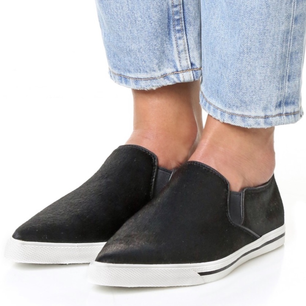 Marc Jacobs Pointy toe calf fur black sneakers